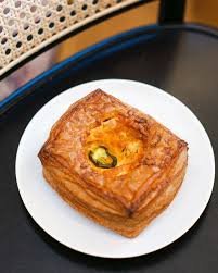 Rotating Croissant / Danish	